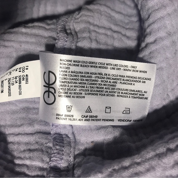 Nine West Women's Long Sleeve Double Gauze Button Up
New without tags. - Picture 10 of 13